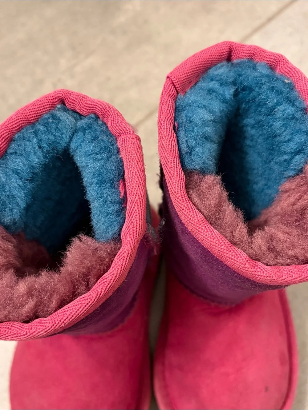 UGG excellent gently